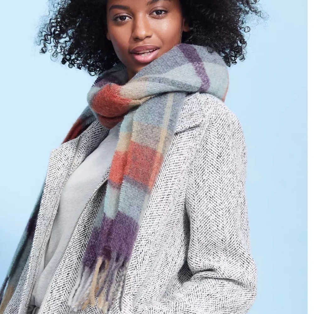 Loft blanket scarf new in packaging